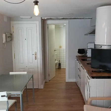 Apartamento 1B. Nuevo, recién reformado: típica rúa Cesteiros. Vigo