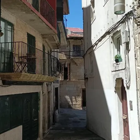 1B. Nuevo, recién reformado: típica rúa Cesteiros. Apartamento